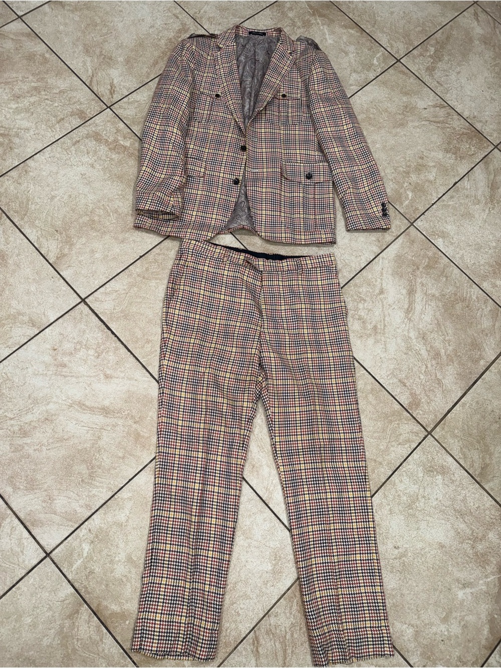 Inserch Limited Edition Checked Two-Piece Blazer and Trousers  sz 36